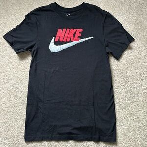 NIKE mens T-shirt - small NWOT